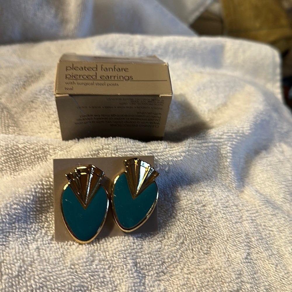 Avon Vintage 1990 Pleated Fanfare Teal/Goldtone Pierced Earrings